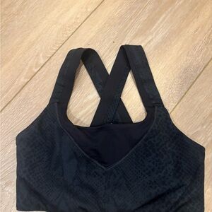 lululemon athletica Black Cross-Back Sports Bra with Subtle Pattern